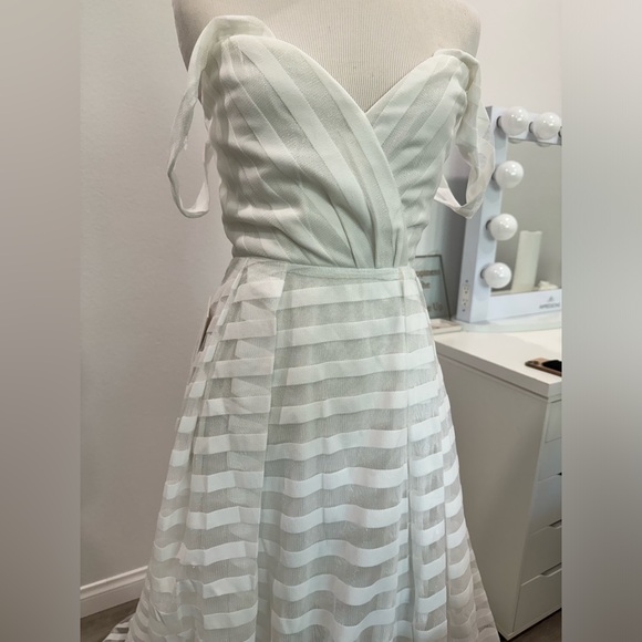 Alamour the Label White Sandy Gown Size S - Picture 4 of 12